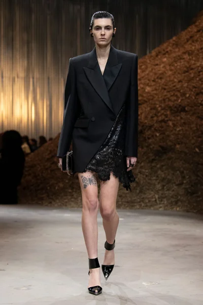 Look 32